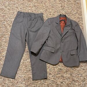 Boys suit set size 5